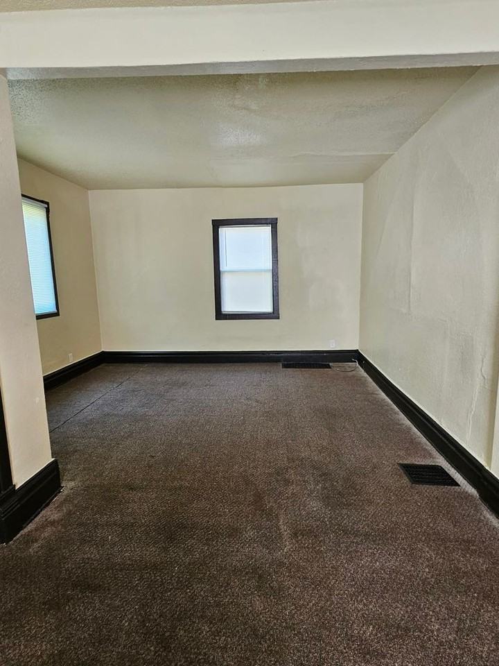 819 E Whitmer St - Photo 2 of 20