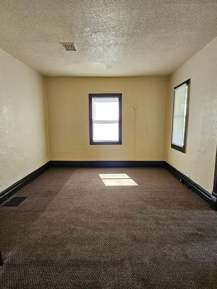 819 E Whitmer St - Photo 4 of 20