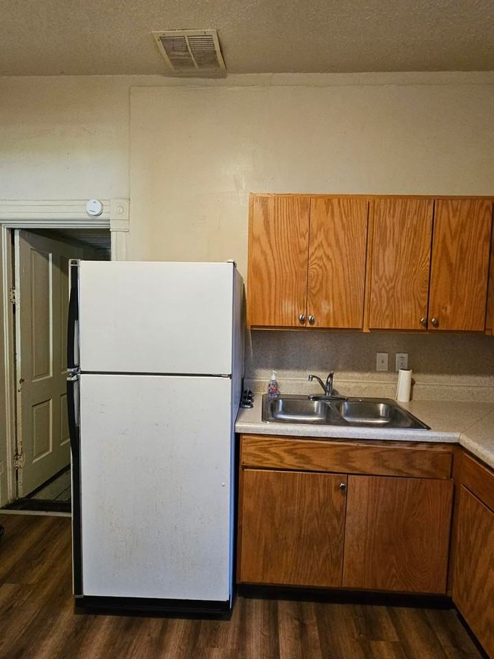 819 E Whitmer St - Photo 5 of 20