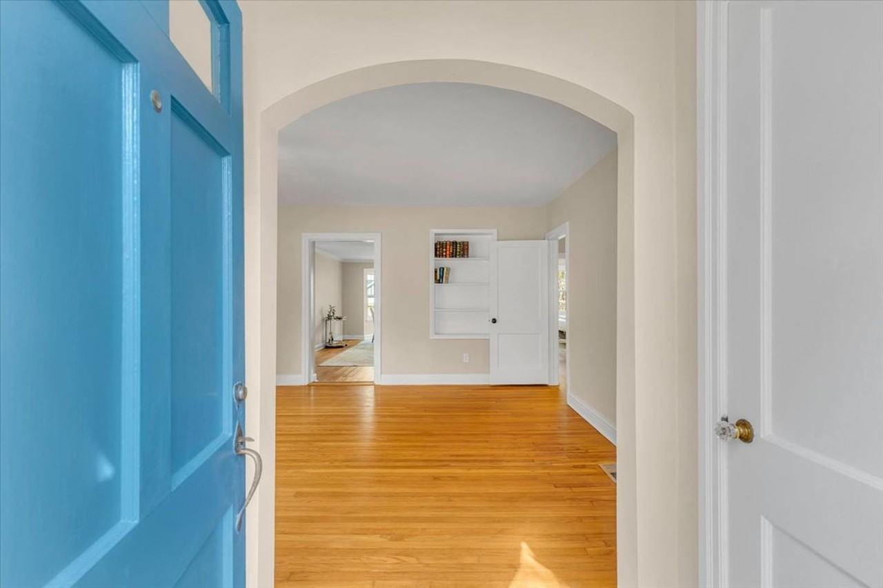 308 E 55th St - Photo 3 of 50