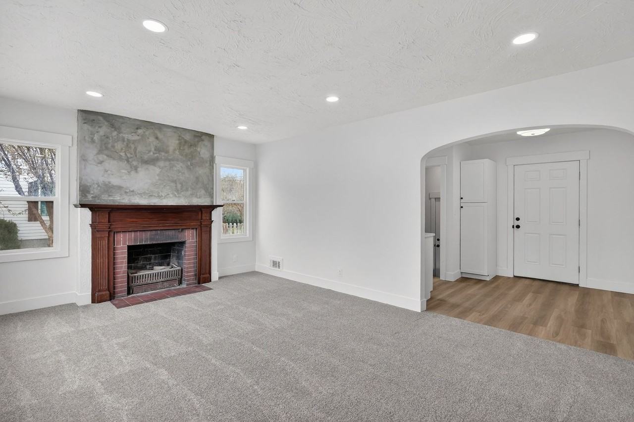 367 Mccormack St - Photo 3 of 21