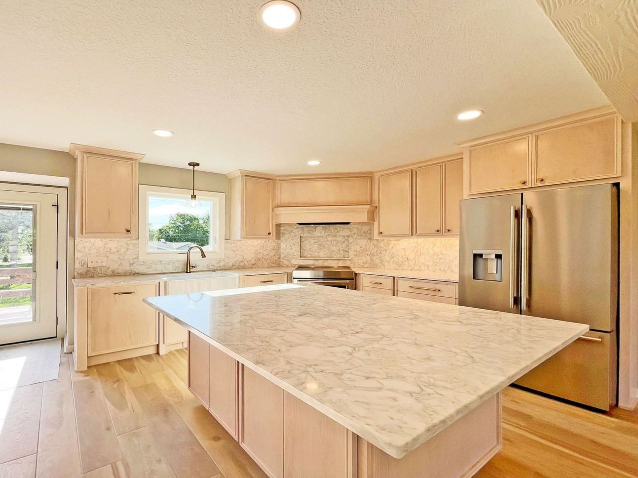 408 S Olive St - Photo 2 of 23