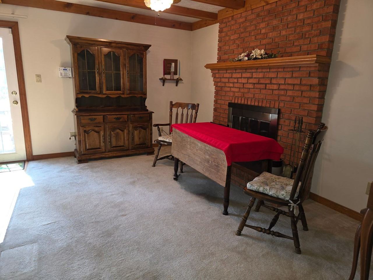 42 Cavalier Ct - Photo 4 of 10