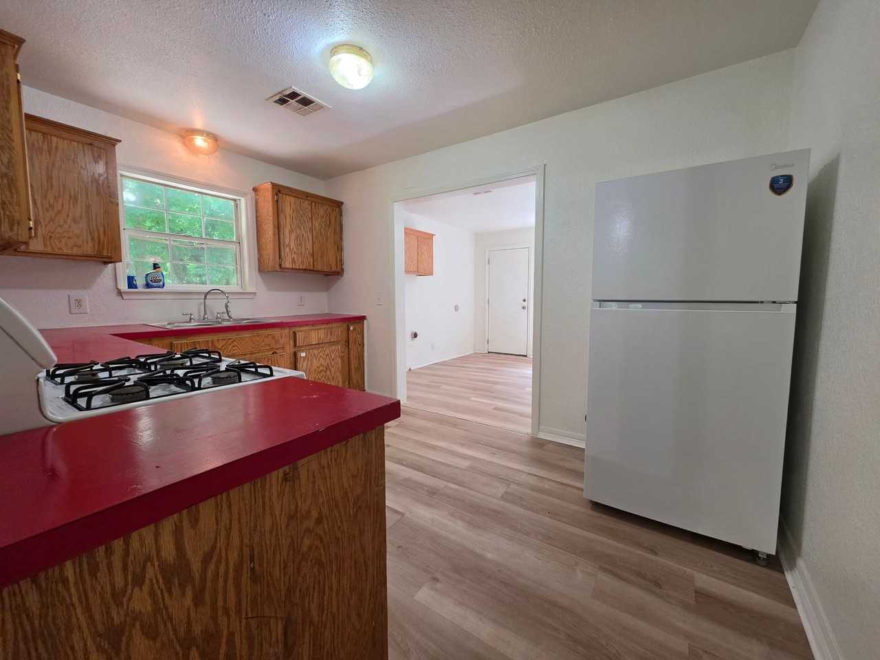 302 E Anna St - Photo 5 of 25