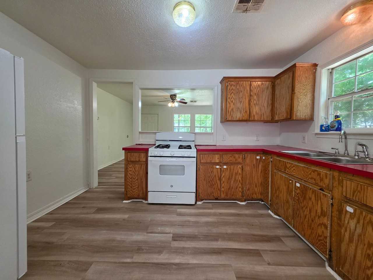 302 E Anna St - Photo 7 of 25