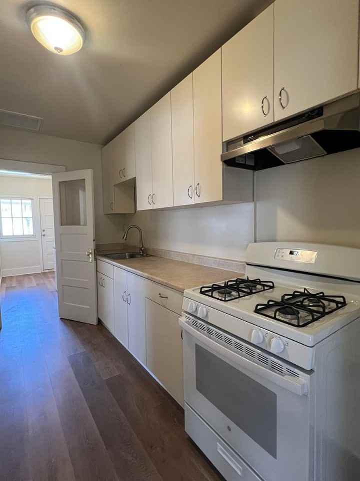 2021 8th St #B - Photo 5 of 19