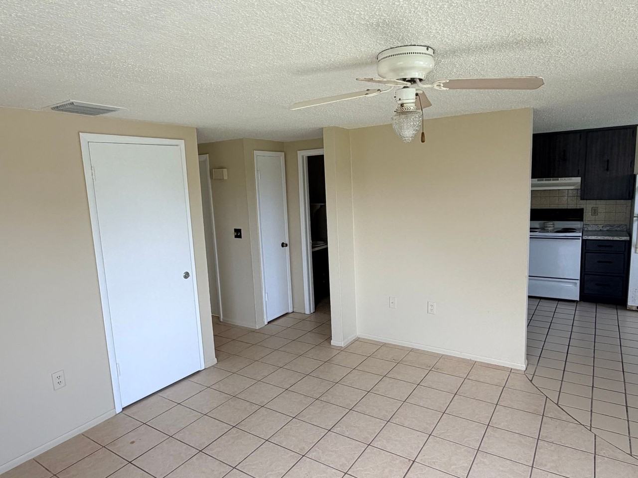 5848 Siesta Ln - Photo 3 of 15