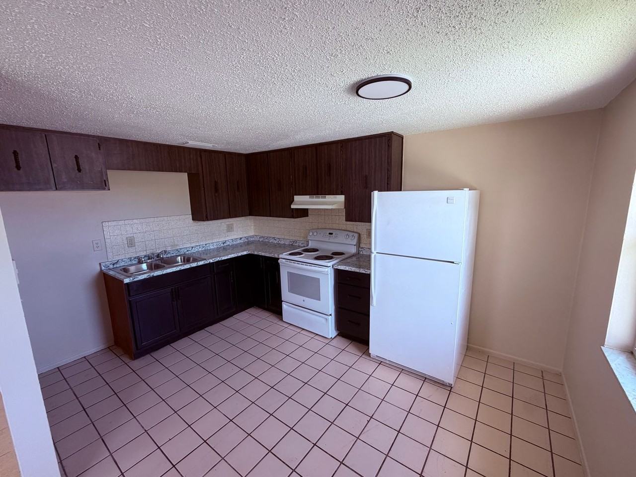 5848 Siesta Ln - Photo 4 of 15