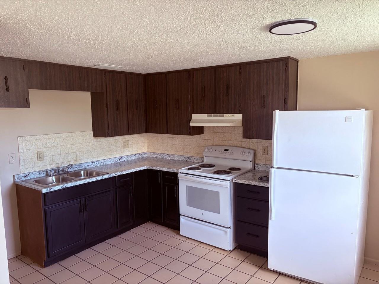 5848 Siesta Ln - Photo 5 of 15