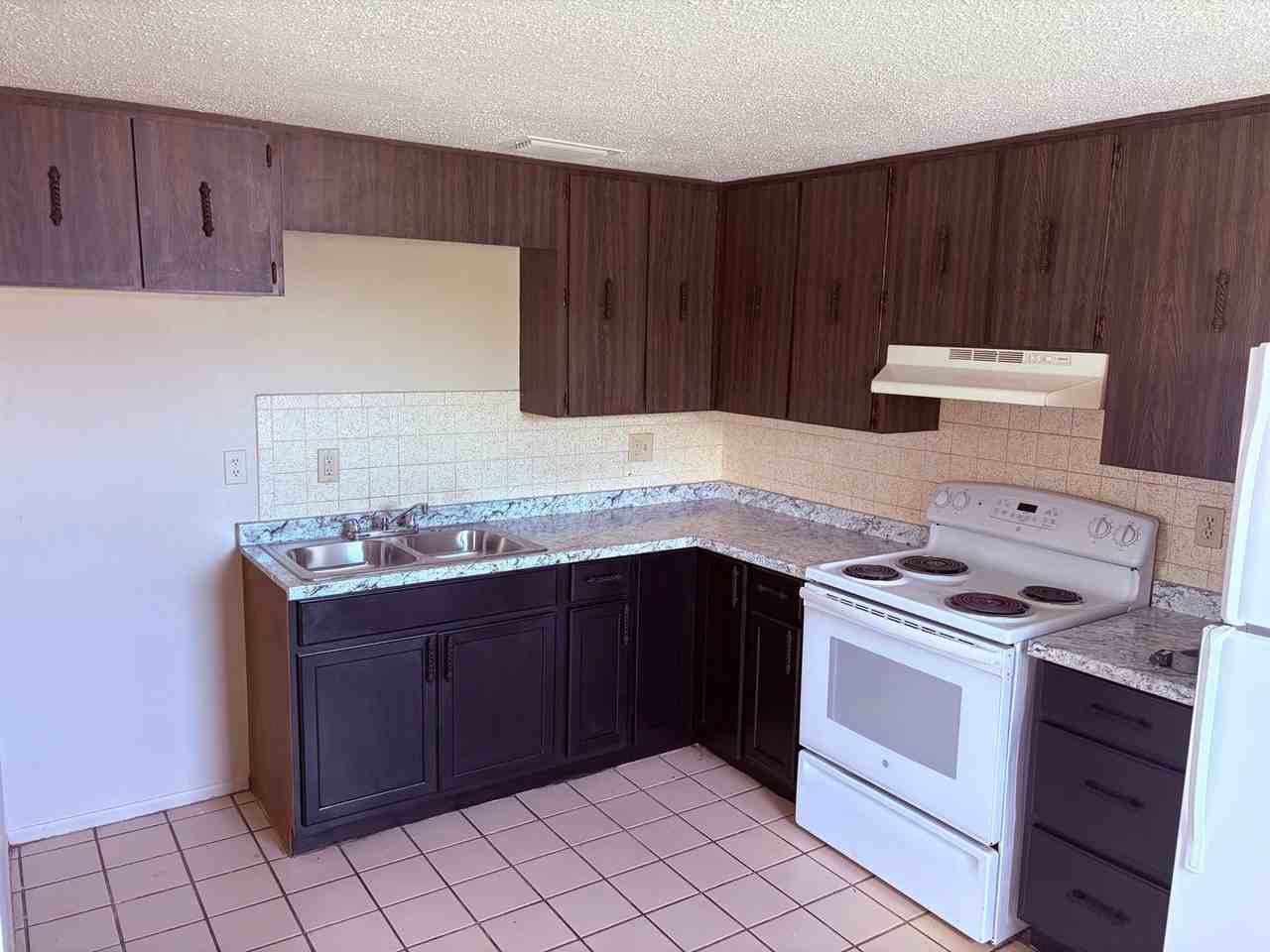 5848 Siesta Ln - Photo 6 of 15