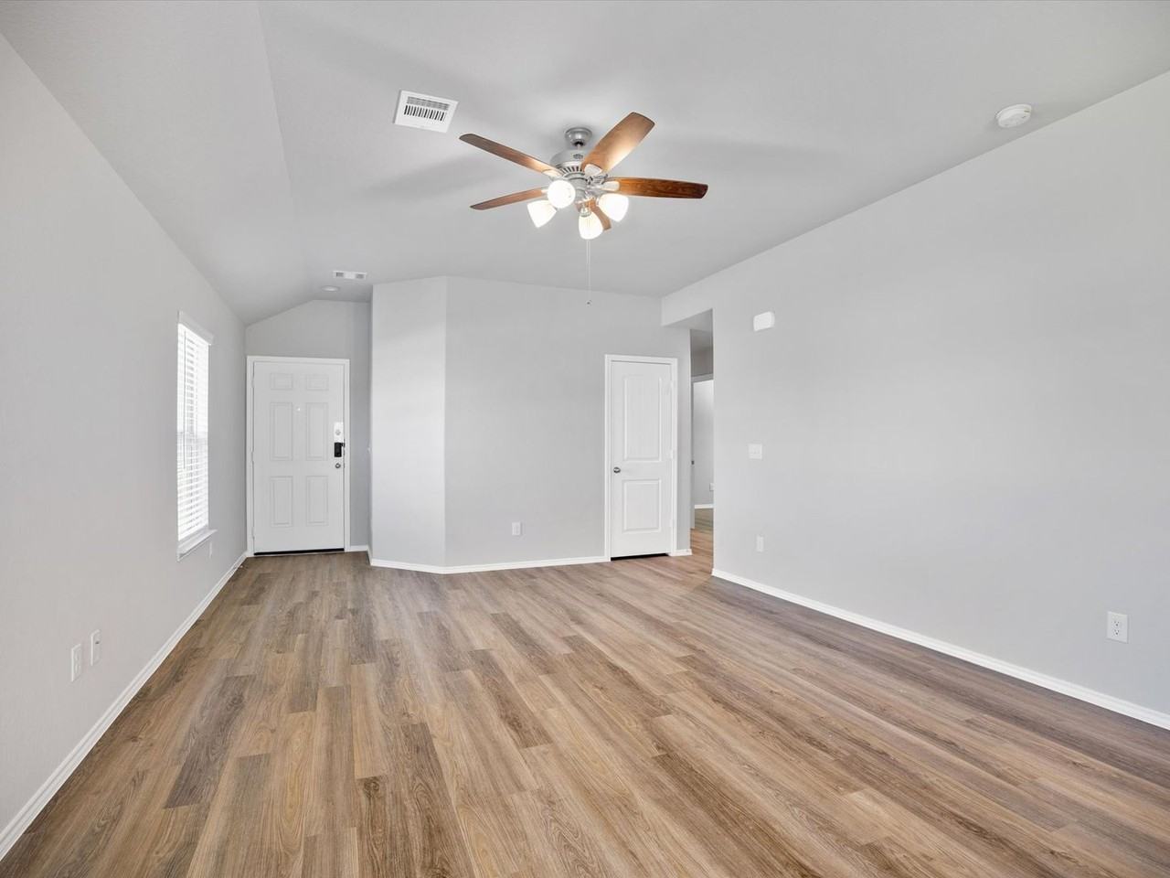 25445 Carnation Ct - Photo 5 of 12