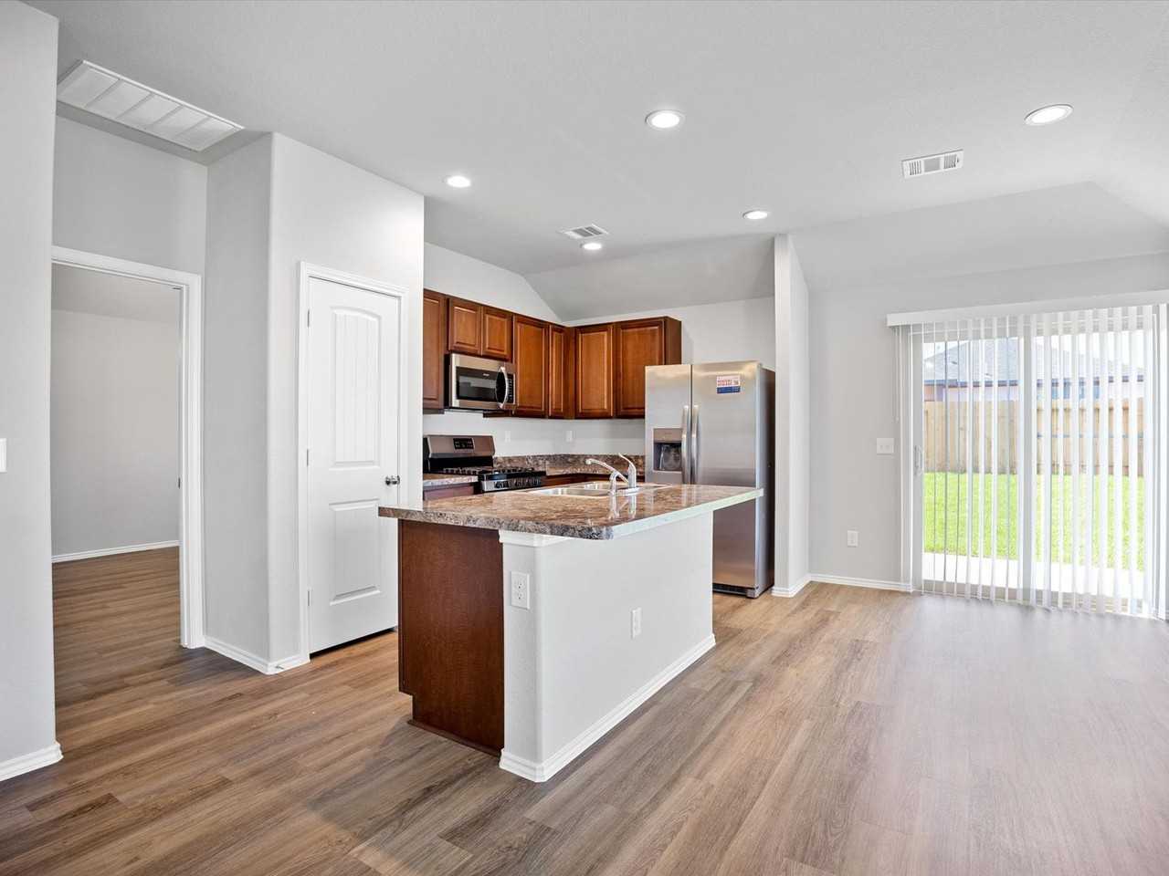 25445 Carnation Ct - Photo 6 of 12