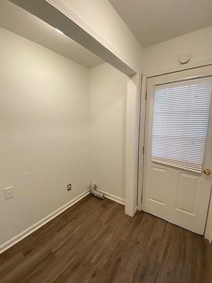 663 Shropshire Ave - Photo 2 of 14