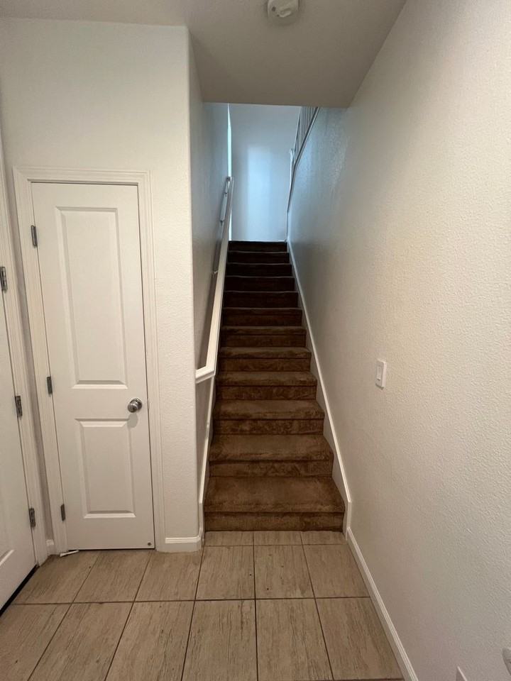 1141 Rock Ave - Photo 4 of 34