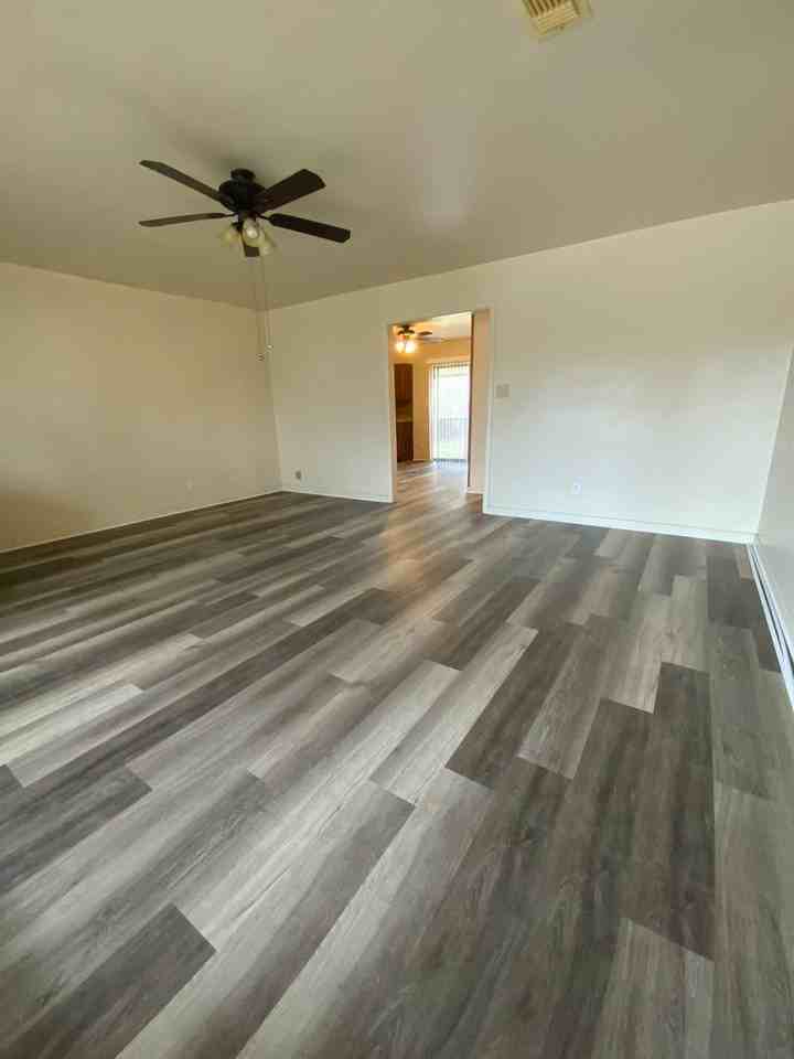 712 Alexander St - Photo 2 of 8