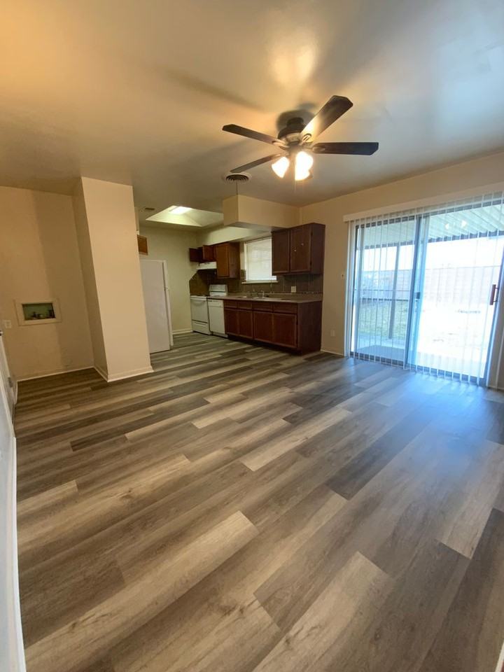 712 Alexander St - Photo 3 of 8