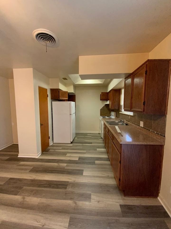 712 Alexander St - Photo 4 of 8