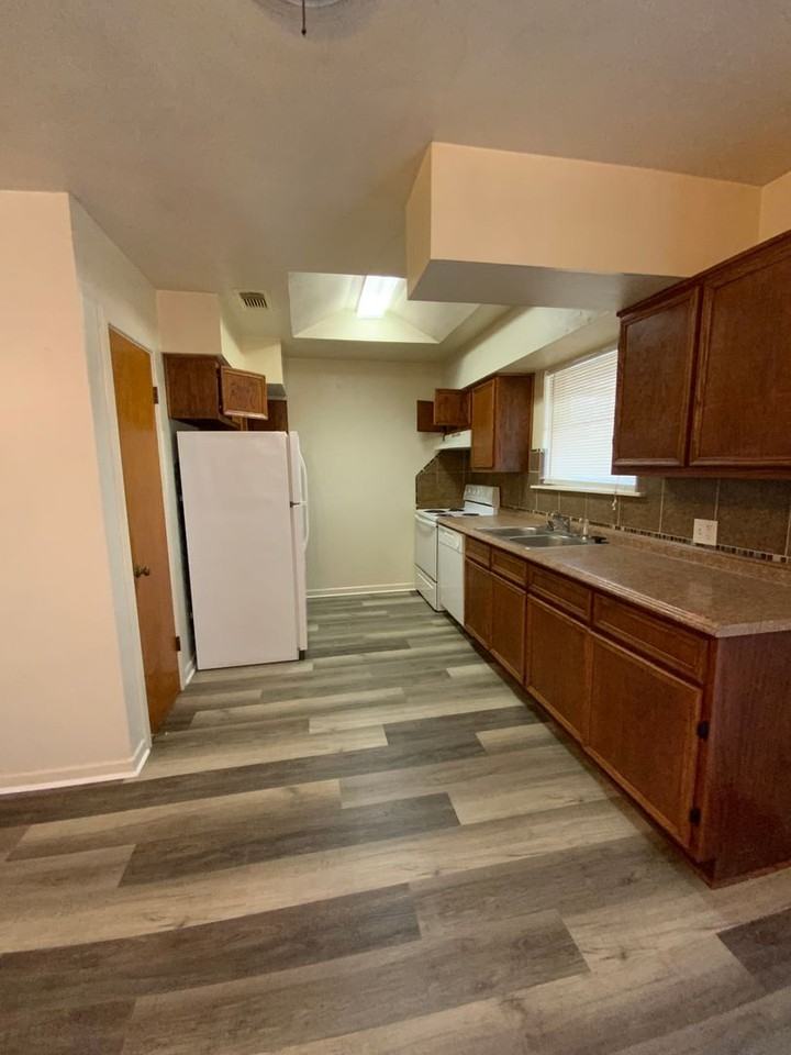 712 Alexander St - Photo 5 of 8