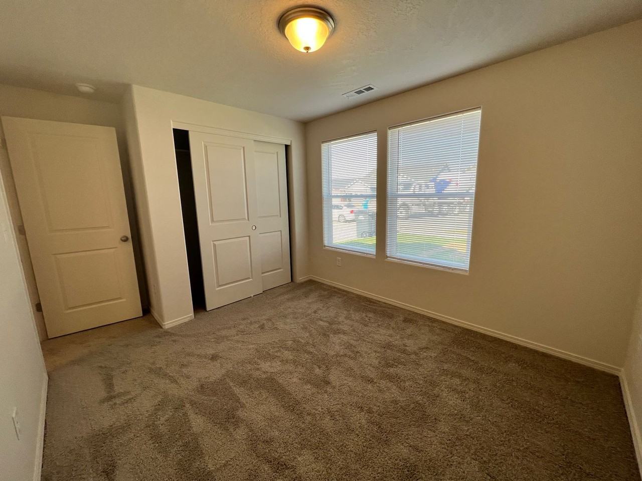 1023 W Aspen Rd - Photo 4 of 22