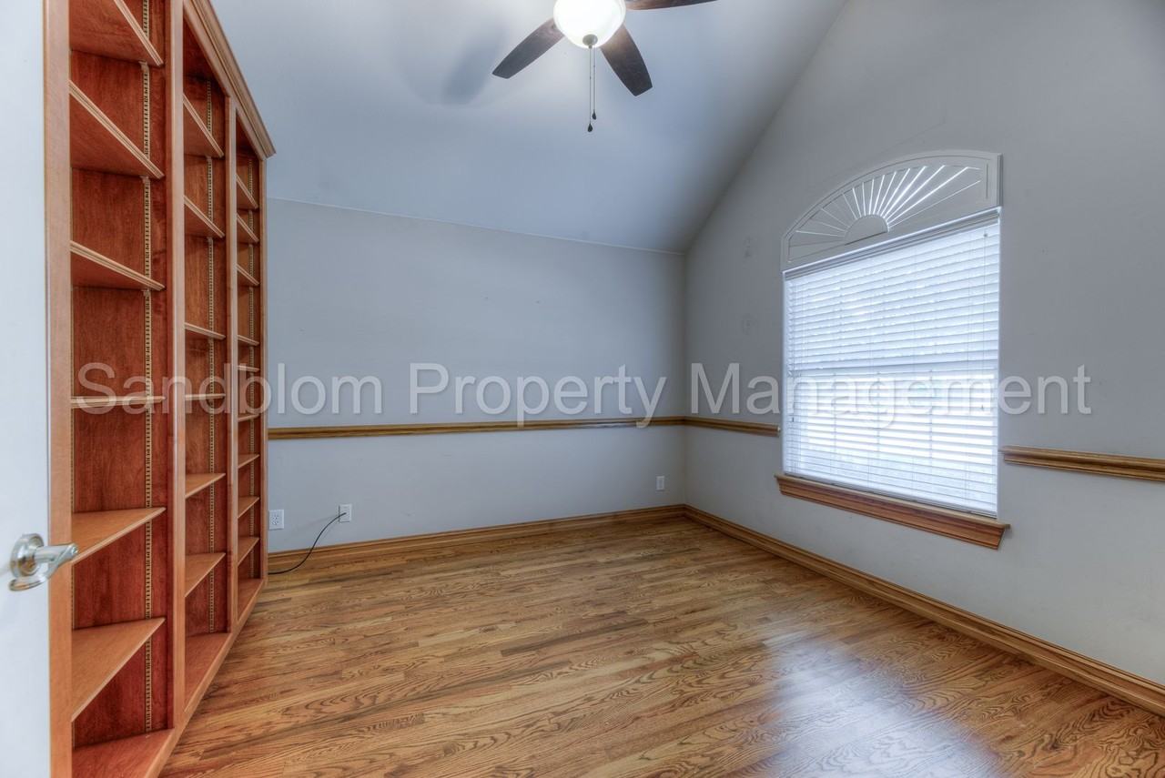 1521 N 20th St - Photo 3 of 33