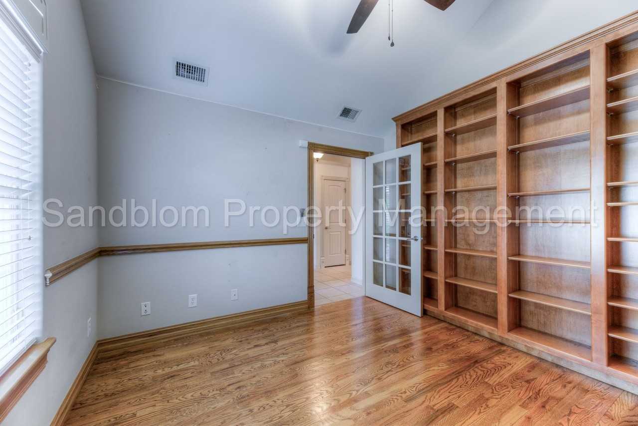 1521 N 20th St - Photo 4 of 33