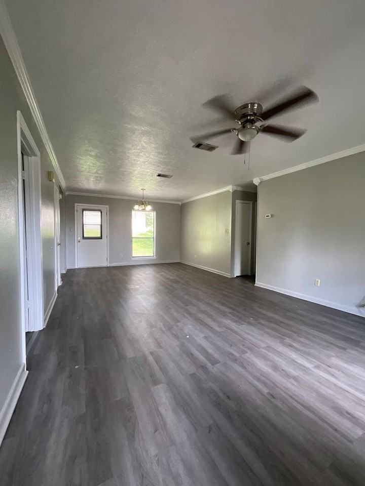 400 S 7th St - Photo 2 of 18