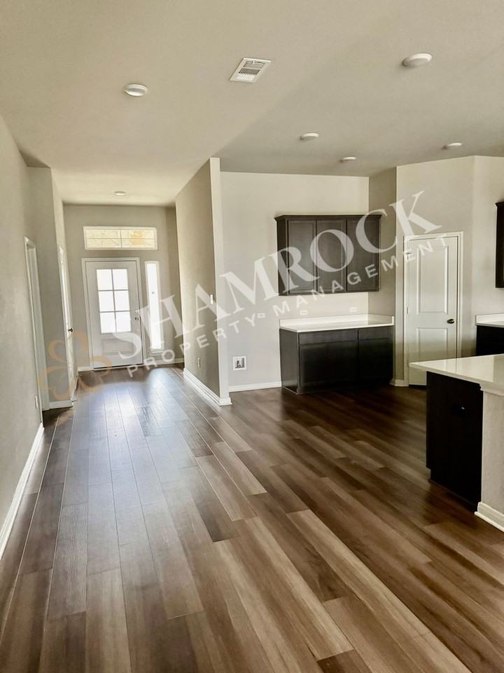 11328 Solar St - Photo 3 of 14