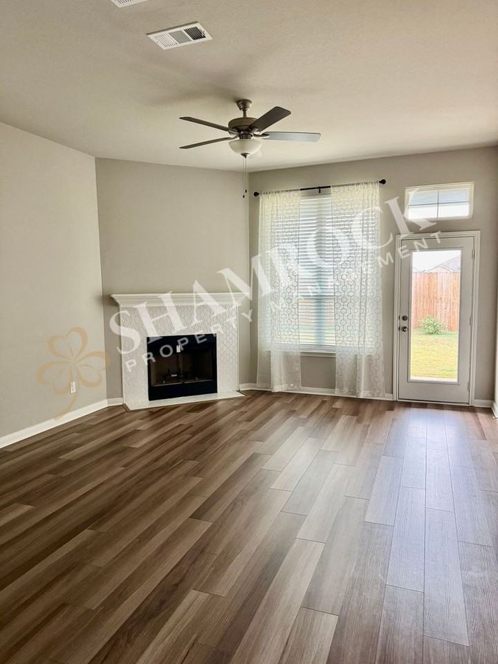 11328 Solar St - Photo 5 of 14