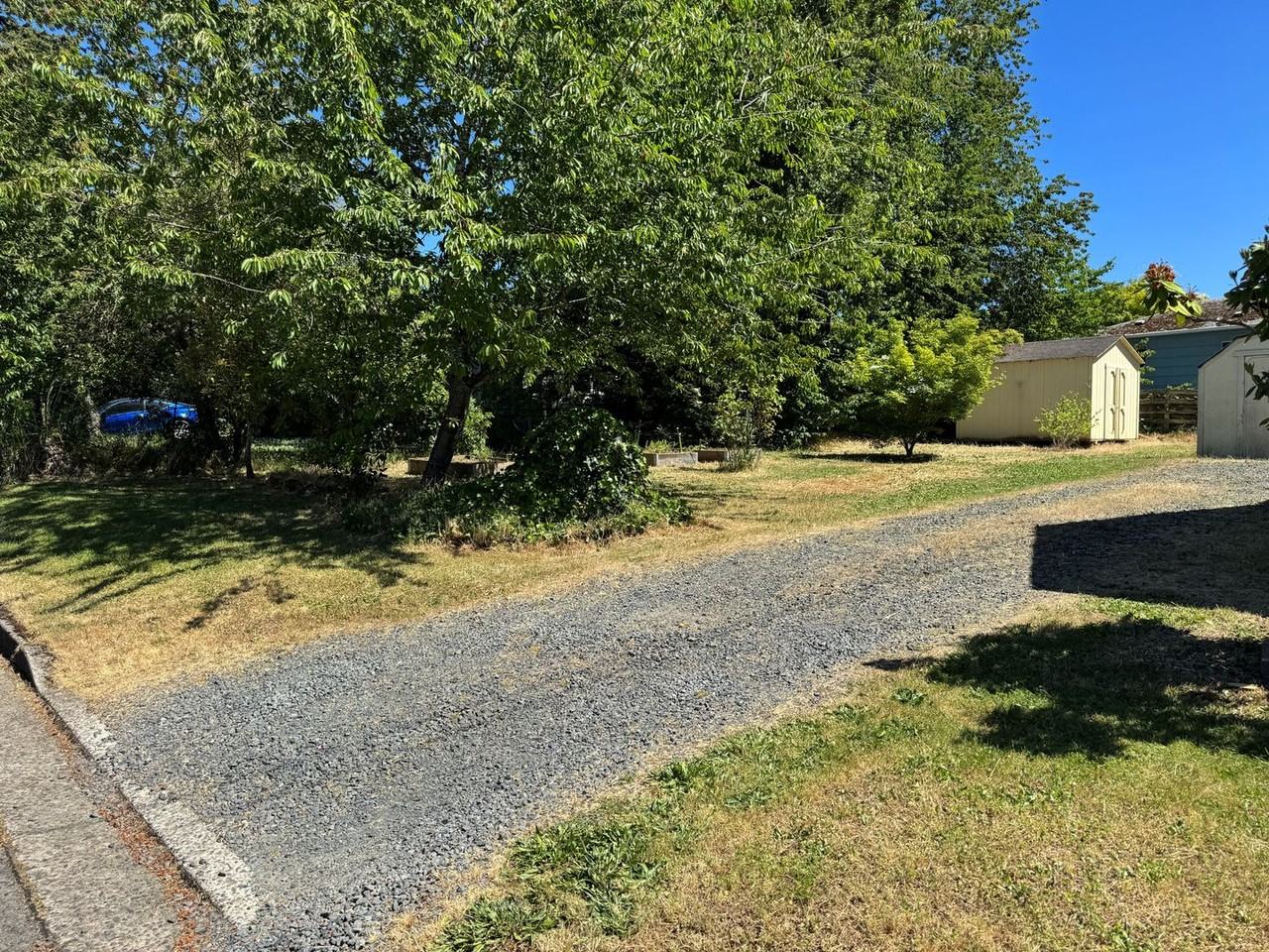740 W 23rd Ave - Photo 3 of 27