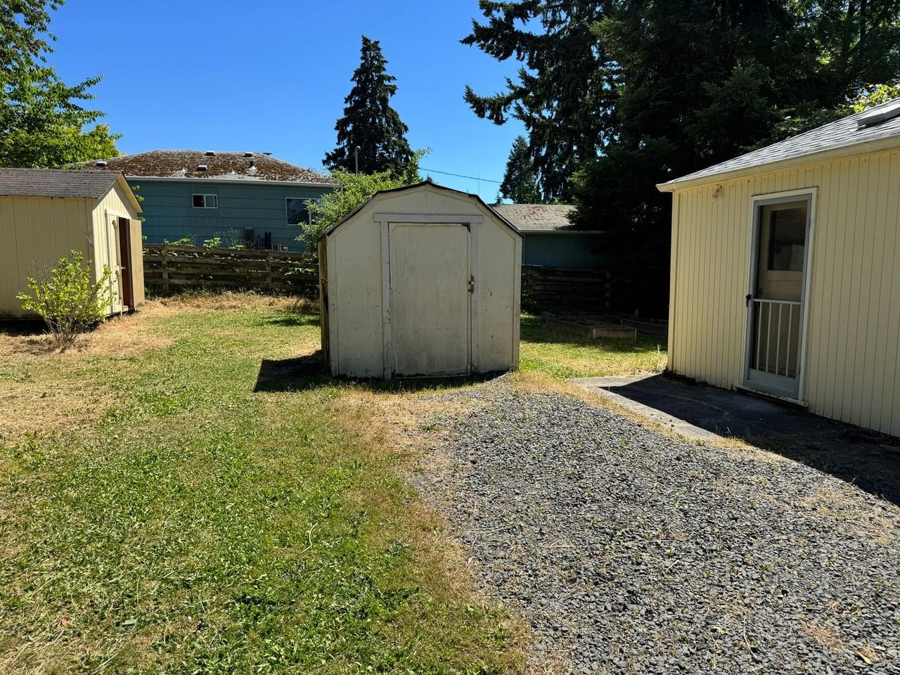 740 W 23rd Ave - Photo 4 of 27