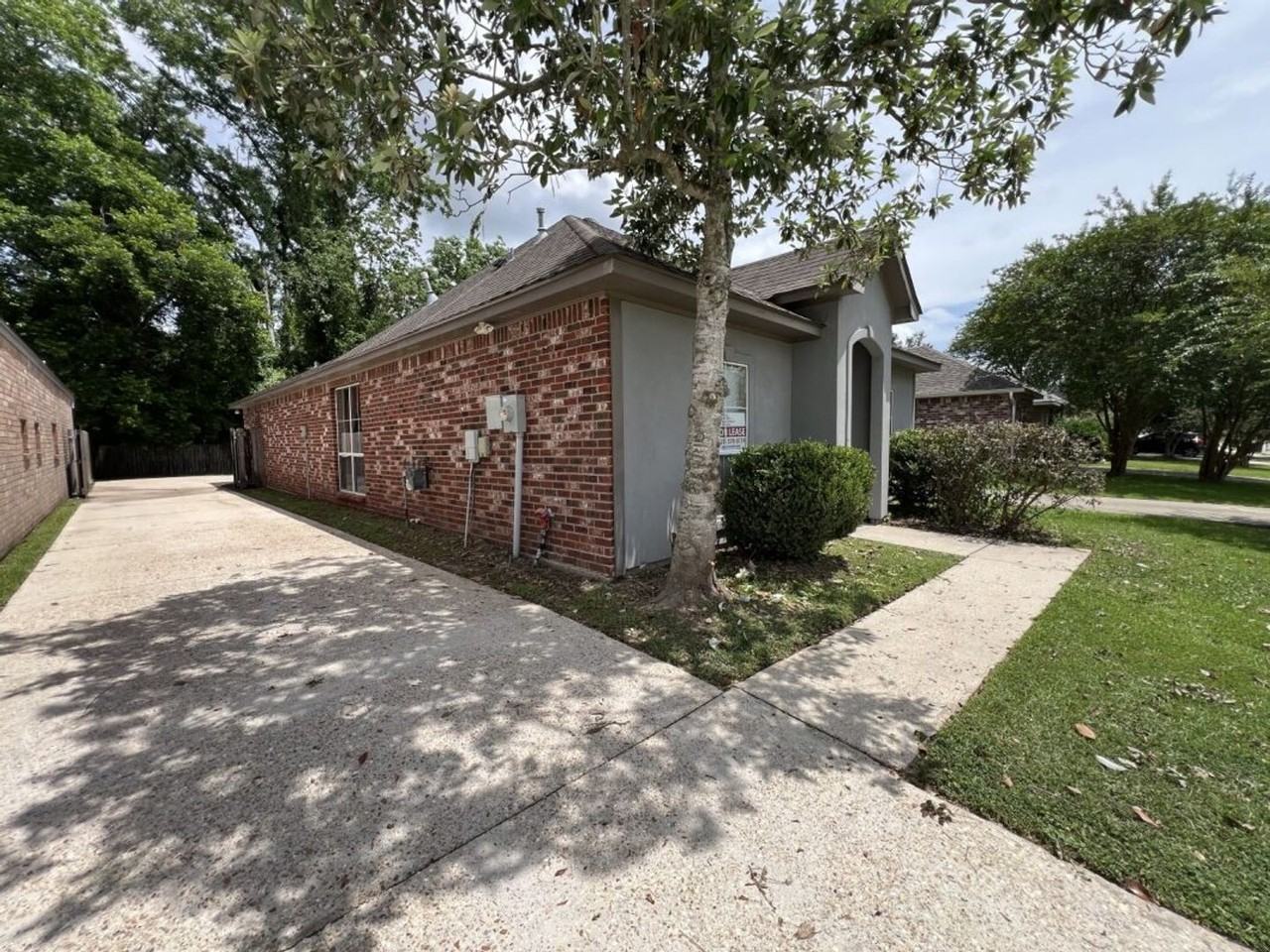 5557 Arialo Dr - Photo 2 of 39