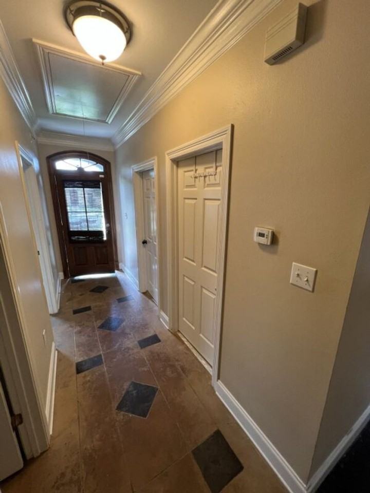 5557 Arialo Dr - Photo 5 of 39