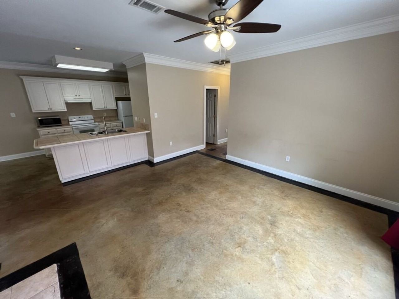 5557 Arialo Dr - Photo 6 of 39