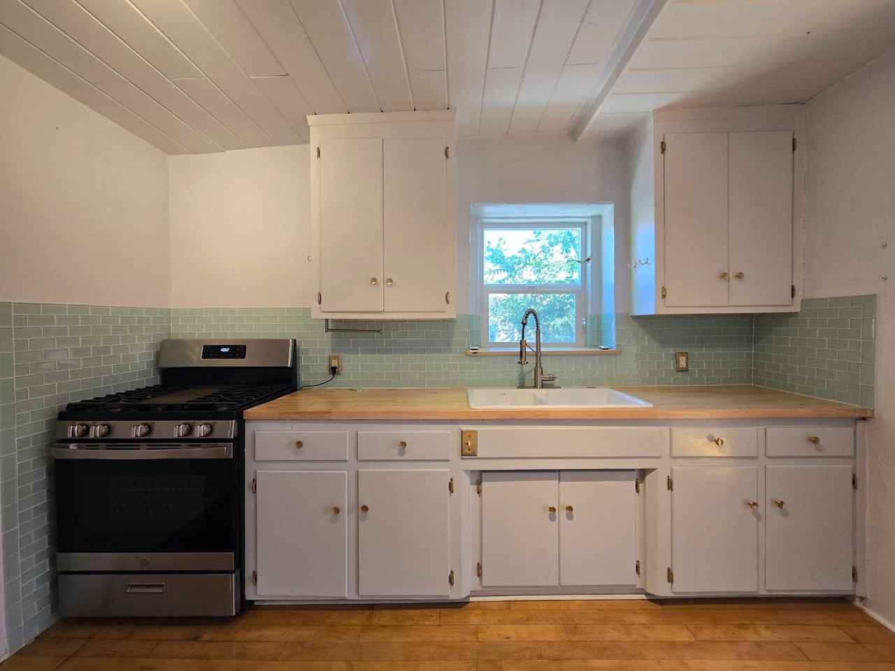 116 1/2 W Buena Vista St - Photo 6 of 22