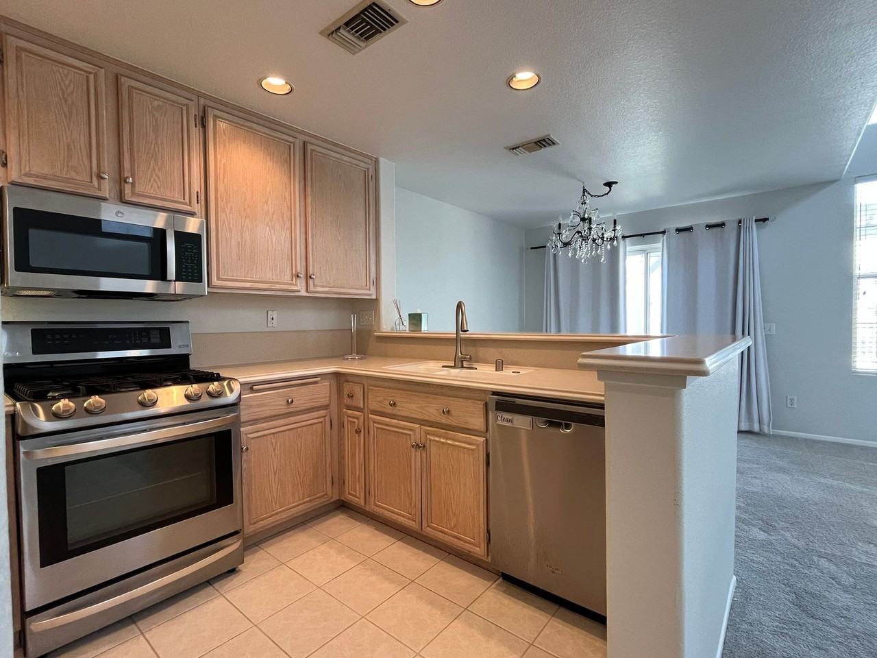 1215 Natoma Way #D - Photo 3 of 20