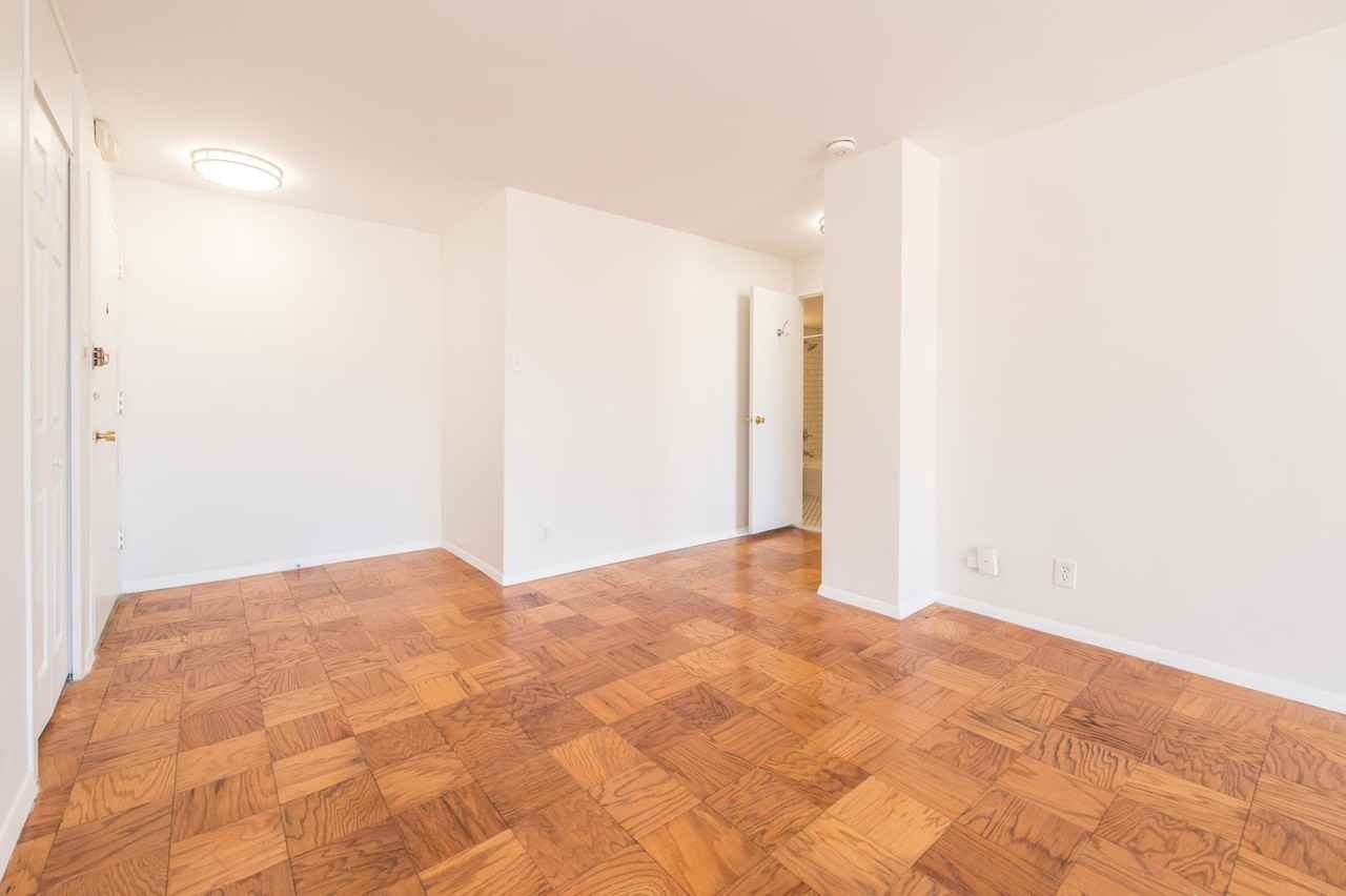 1545 18th St Nw #812 - Photo 5 of 20