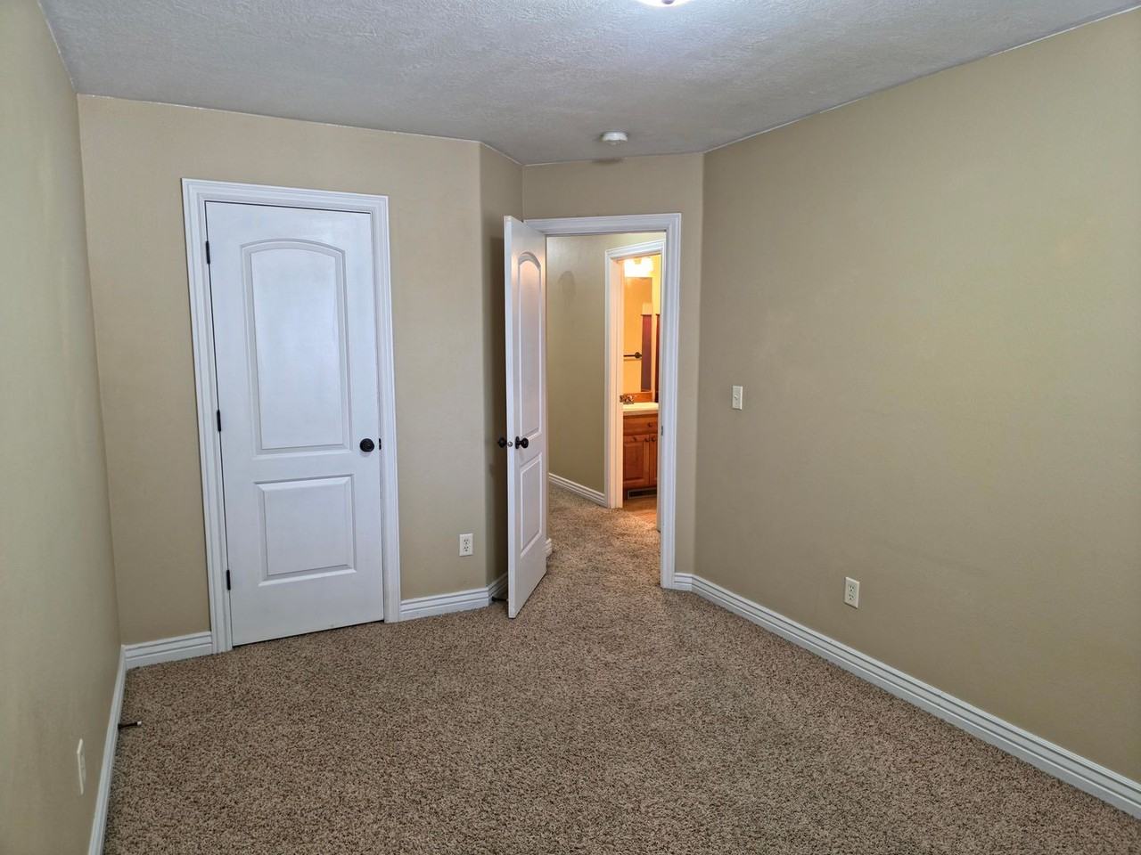 565 Pioneer Rd #36 - Photo 5 of 8