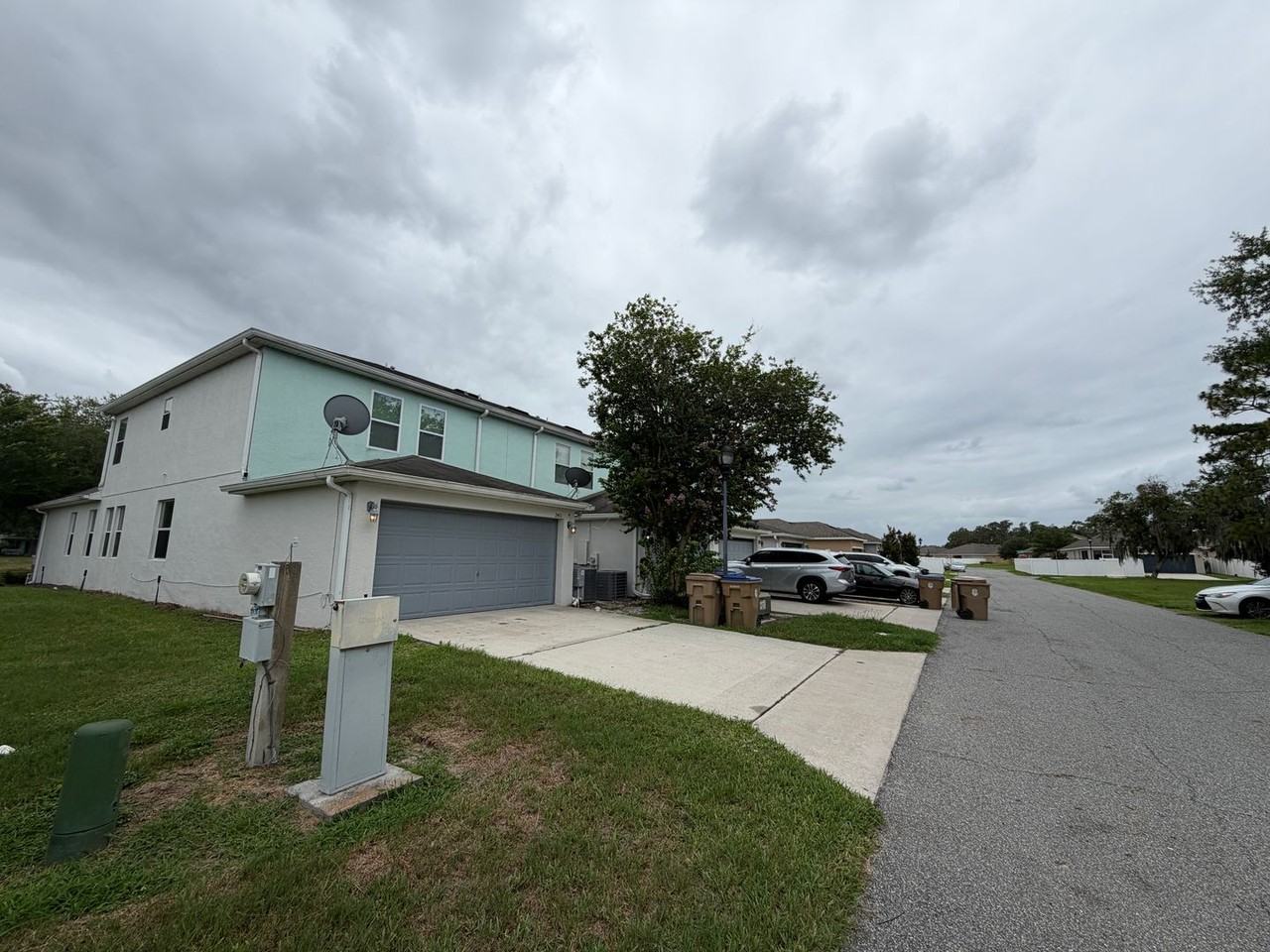 2411 Grasmere View Pkwy N - Photo 2 of 50