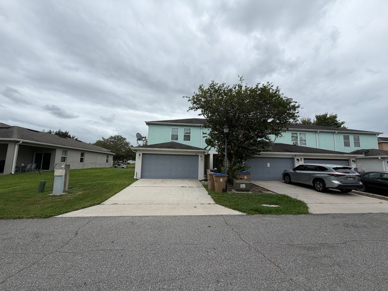 2411 Grasmere View Pkwy N - Photo 3 of 50
