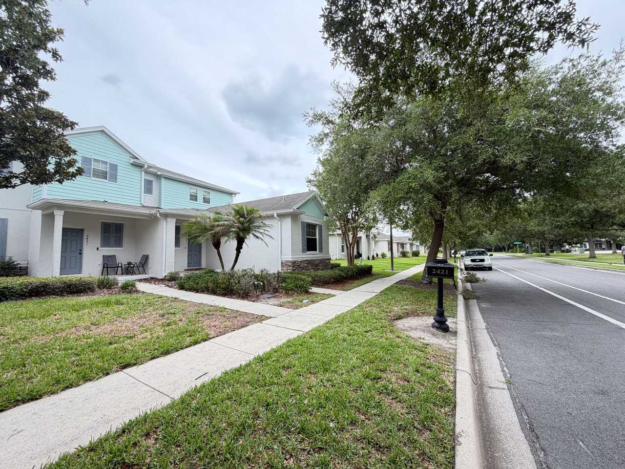 2411 Grasmere View Pkwy N - Photo 4 of 50