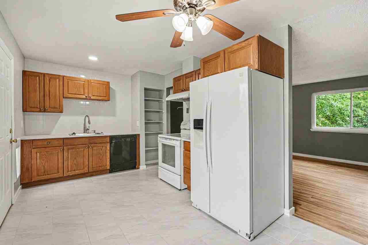 18967 W 61st Ave - Photo 5 of 23