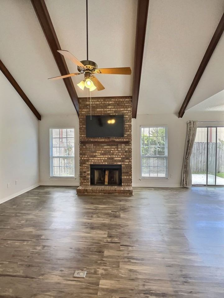 875 Laurelwood Dr - Photo 3 of 20