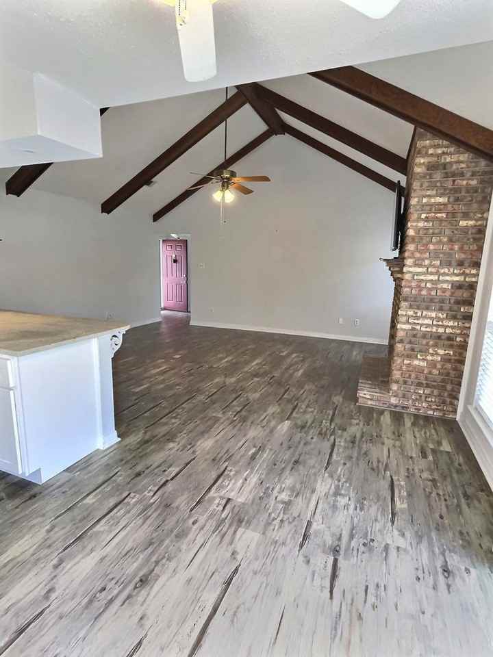 875 Laurelwood Dr - Photo 4 of 20