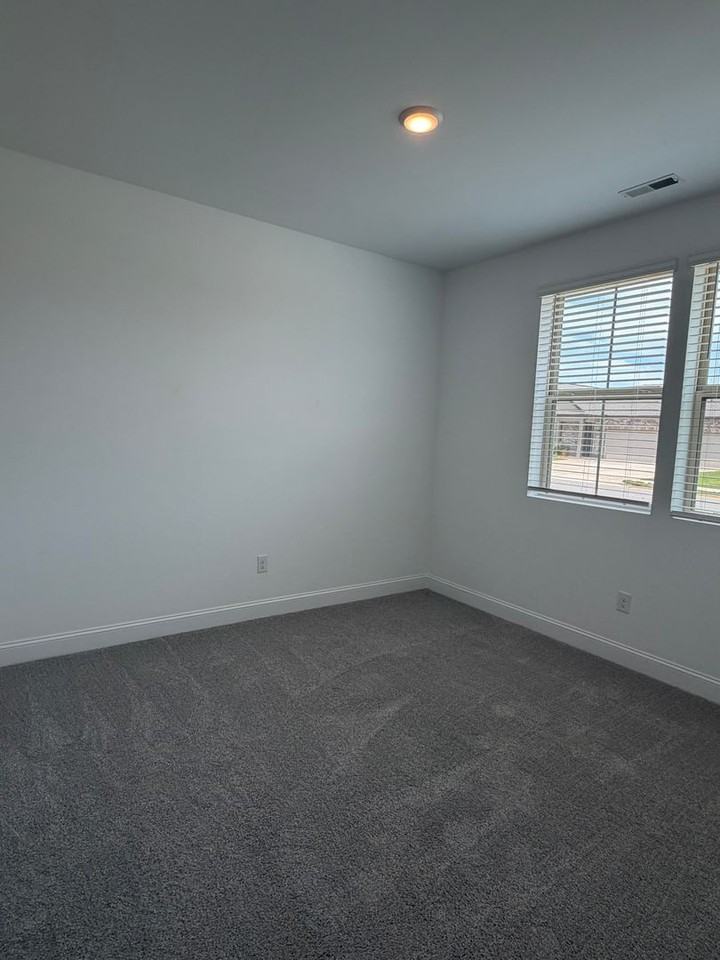 334 Mistfield St - Photo 5 of 44
