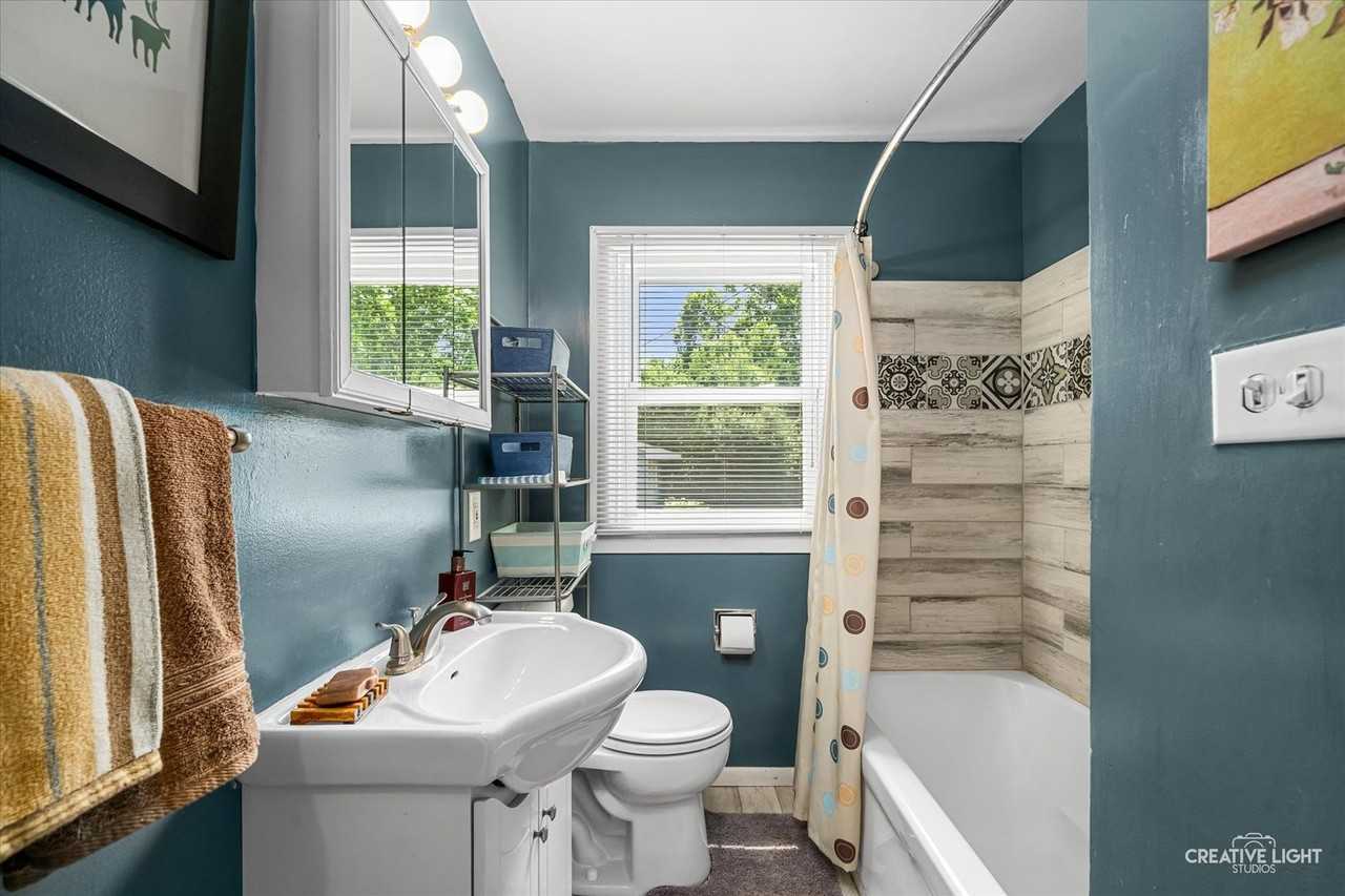 1010 W Roosevelt Rd - Photo 5 of 24