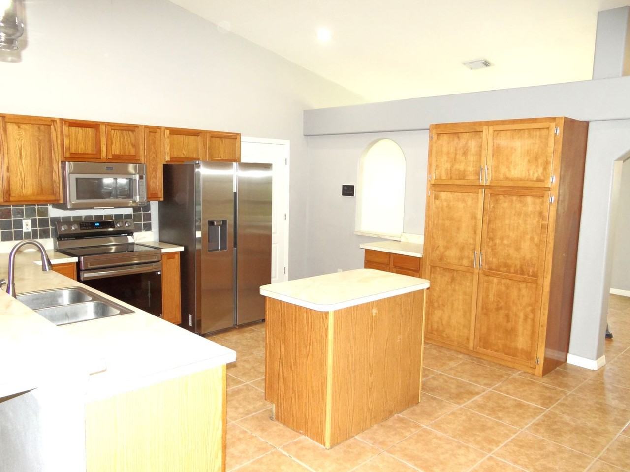 5422 Watson Rd - Photo 4 of 19