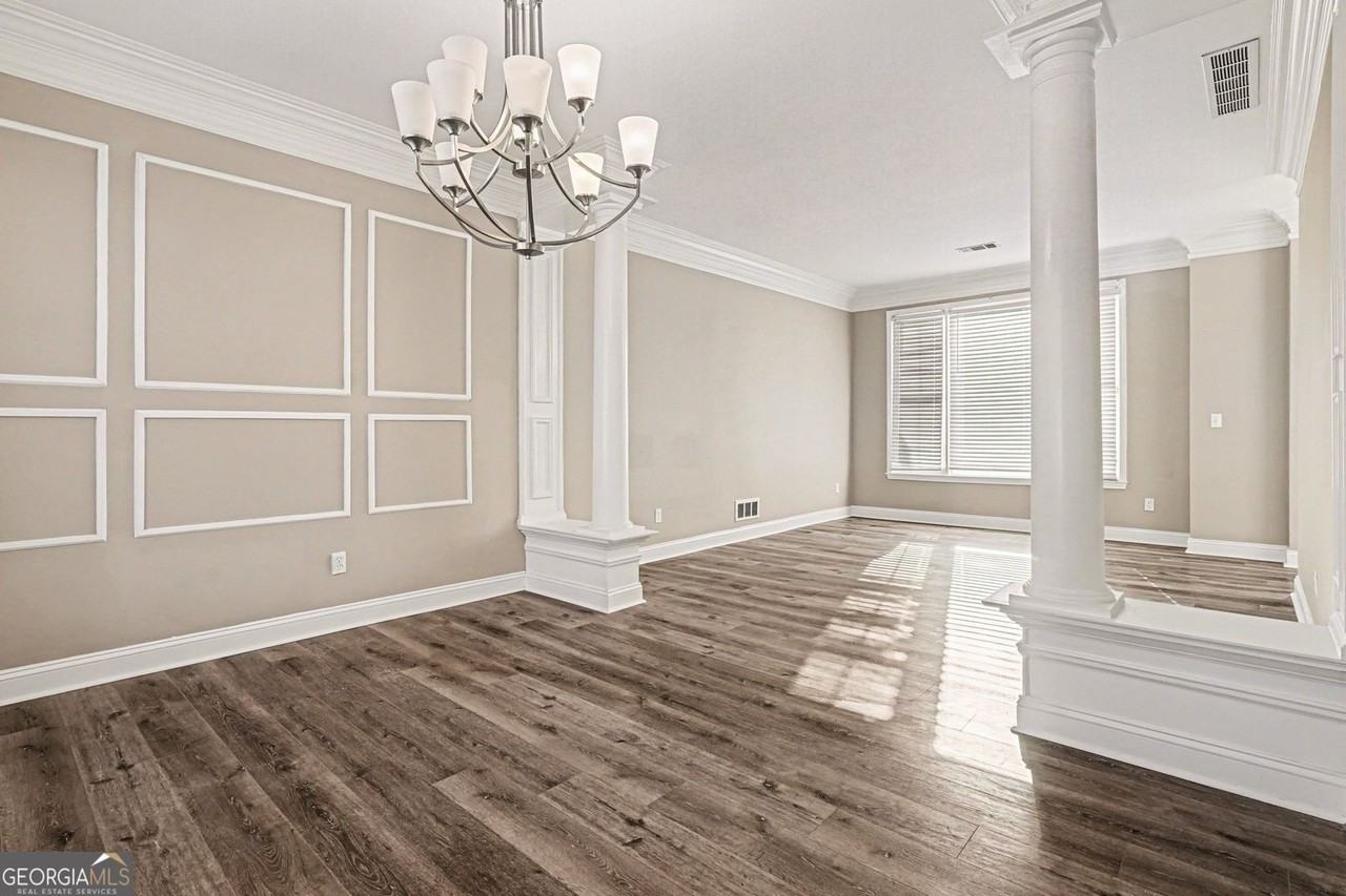 3170 Sherwood Oaks Ct - Photo 3 of 12
