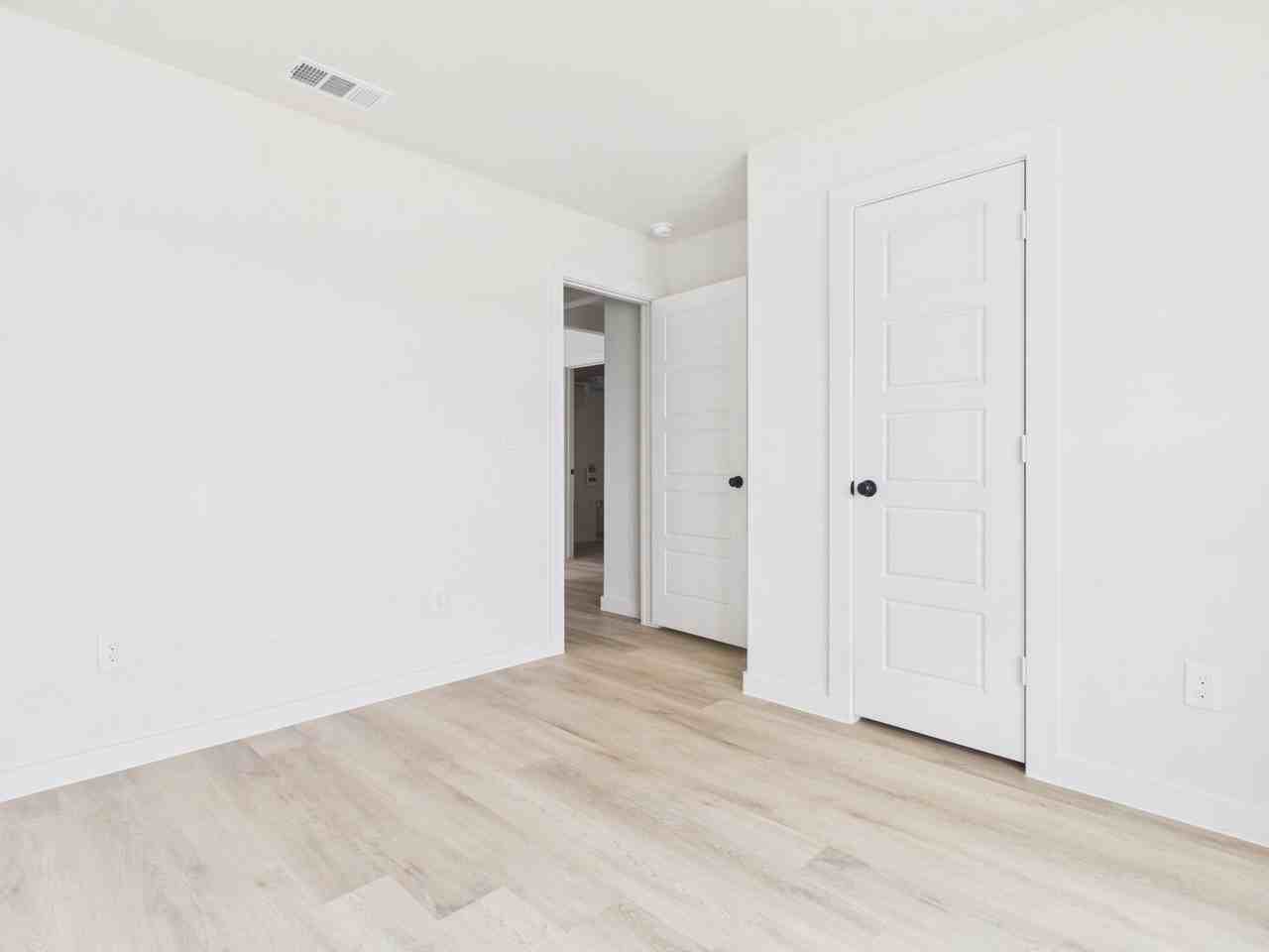 8911 Hockley St - Photo 3 of 32