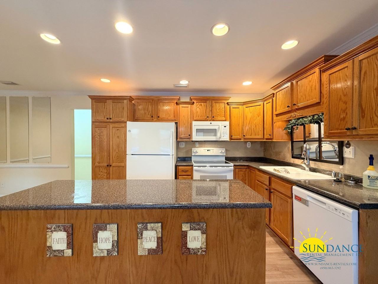 103 Azalea Cir - Photo 4 of 33