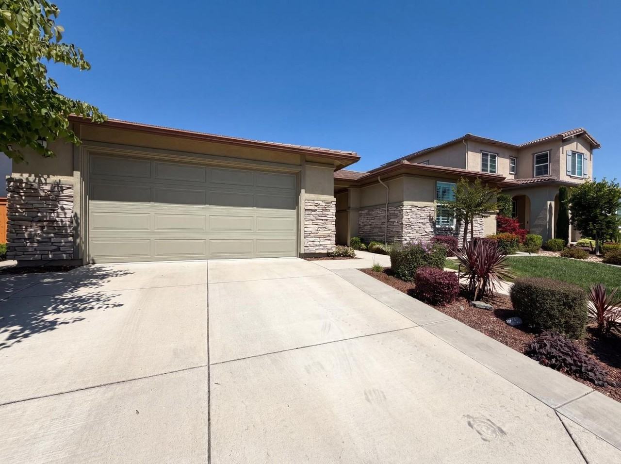 3935 Deergrass Cir - Photo 3 of 22
